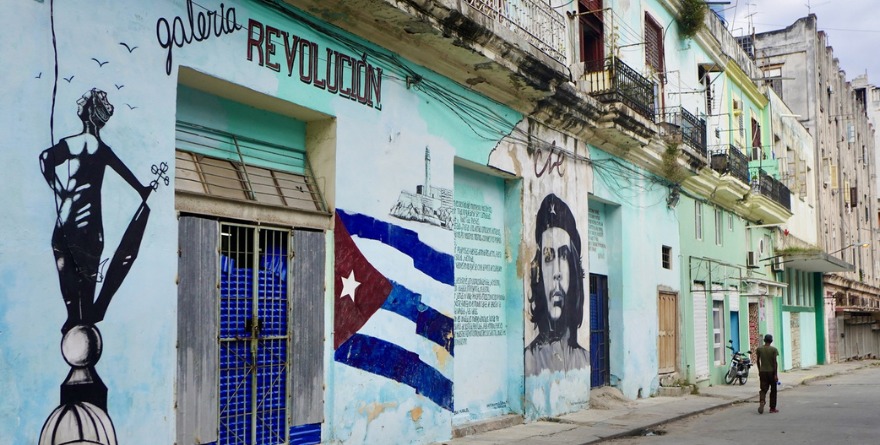 ANUNCIA TRUMP ARANCELES POR ENVÍOS DE CRUDO A CUBA