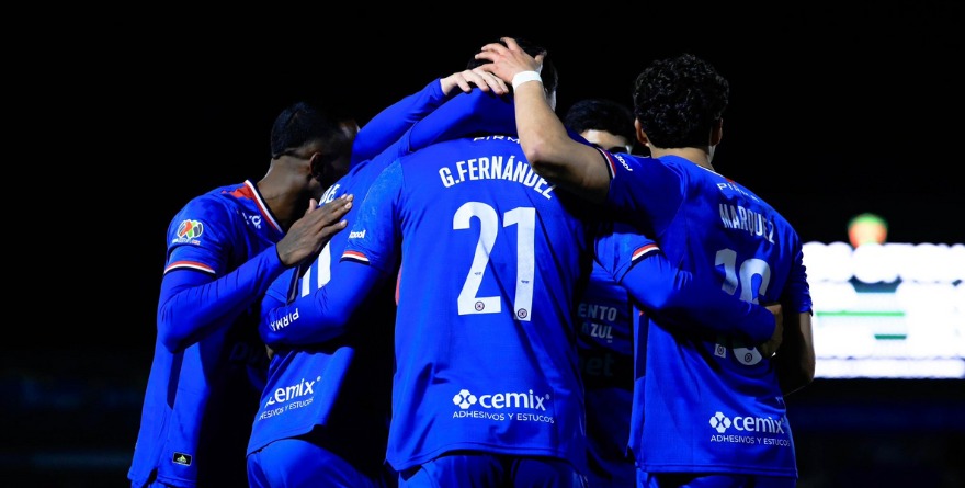 CRUZ AZUL GANA PIDIENDO LA HORA ANTE BRAVOS