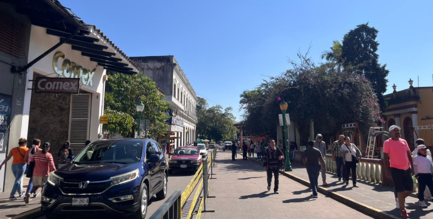 COATEPEC RESTABLECE ORDEN CON LA REAPERTURA DE CALLE LERDO