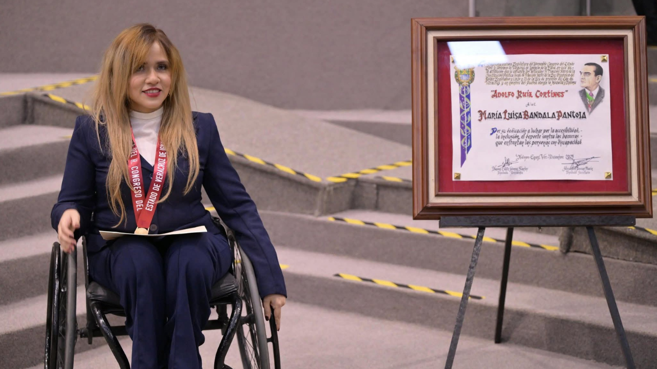 ENTREGA DE LA MEDALLA ADOLFO RUIZ CORTINES
