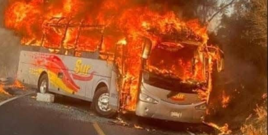 BLOQUEOS Y QUEMA DE VEHÍCULOS PARALIZAN REYNOSA