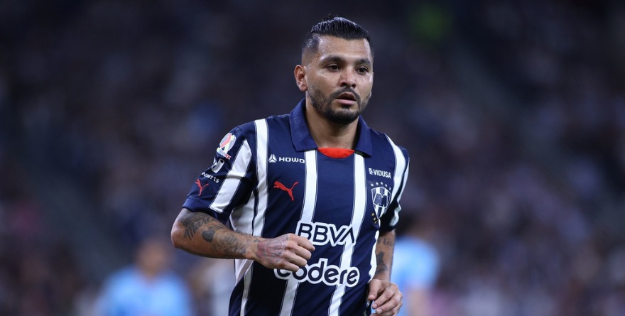 CORONA SALVA LA NOCHE A RAYADOS
