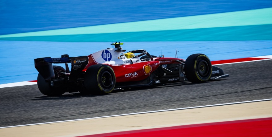 FERRARI SE ADELANTA A SUS RIVALES