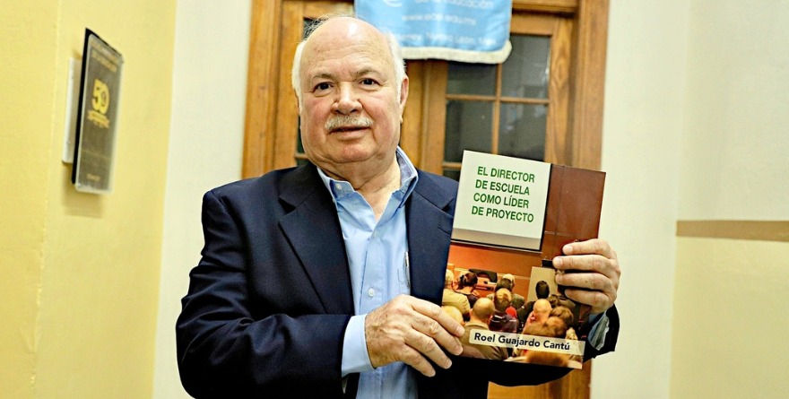 PLASMA PROFESOR EN LIBRO EL RETO DE UN DIRECTOR