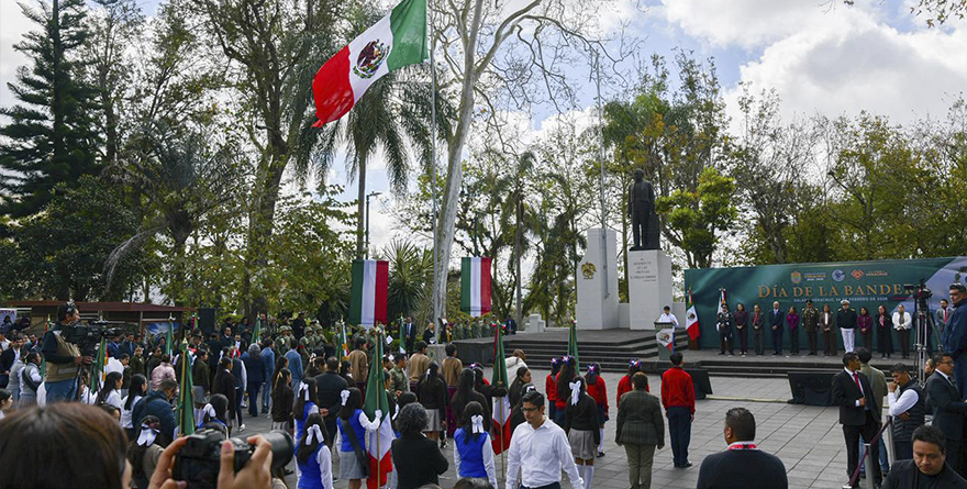 DESMAYOS DE ESTUDIANTES DURANTE ACTO DEL DÍA DE LA BANDERA