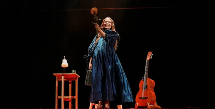 Natalia Lafourcade y Carín León se suben al podio
