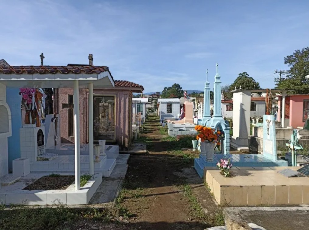 TEQUIO EN EL PANTEÓN
