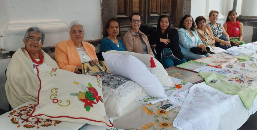 BORDADORAS COATEPECANAS CONMEMORAN EL 8M