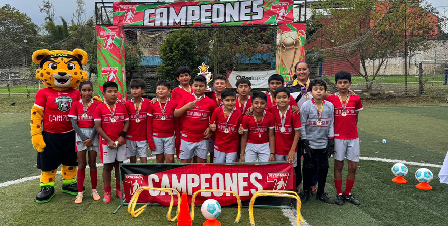 PREMIAN A CAMPEONES DEL FUTBOL ESCOLAR EN COATEPEC
