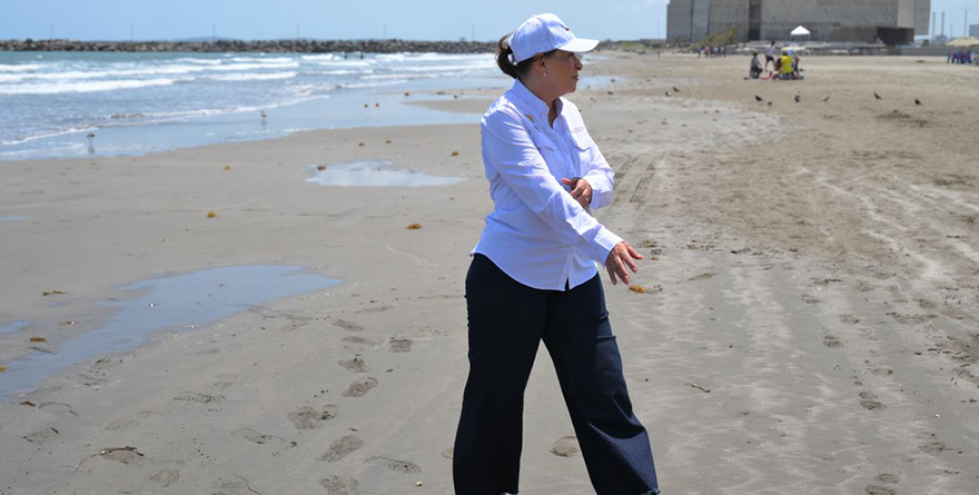 REFUERZAN LIMPIEZA EN PLAYAS POR TRAZAS DE HIDROCARBURO