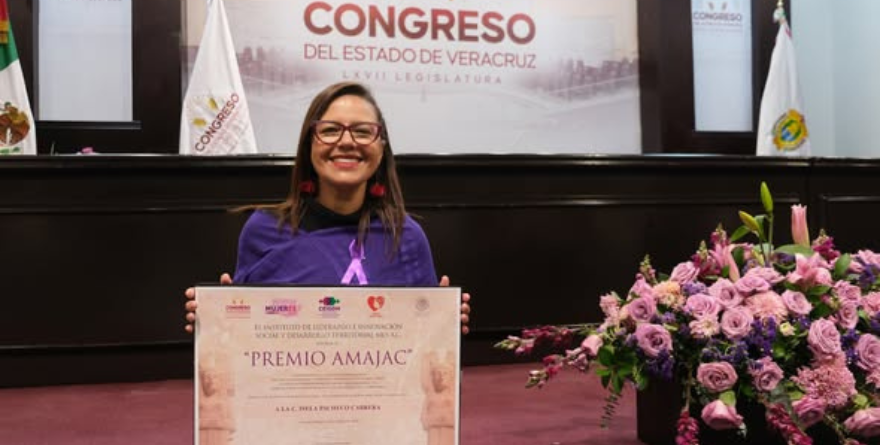 ISELA PACHECO RECIBE PREMIO AMAJAC 2026