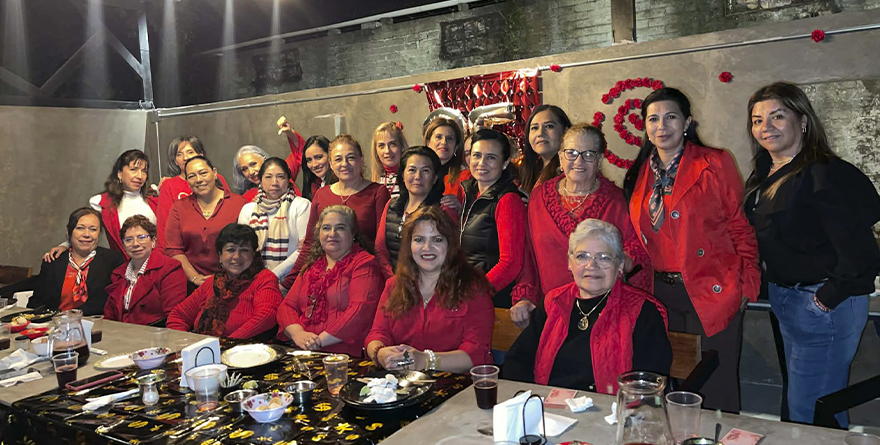IVONNE CELEBRA SU CUMPLEAÑOS ENTRE AMIGAS