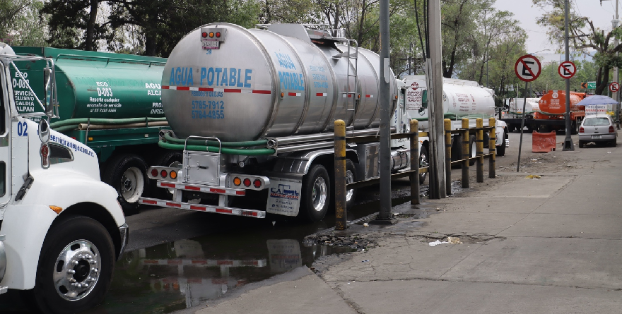 CARGAN EN TLALPAN AGUA PARA ECATEPEC