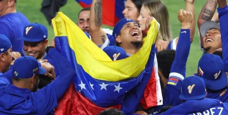 VENEZUELA DERROTA A EU Y ES CAMPEÓN DEL CLÁSICO MUNDIAL
