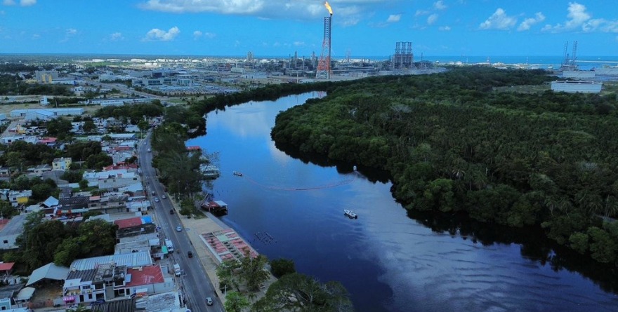 EXHIBEN EN RÍO SECO MANCHA GIGANTESCA