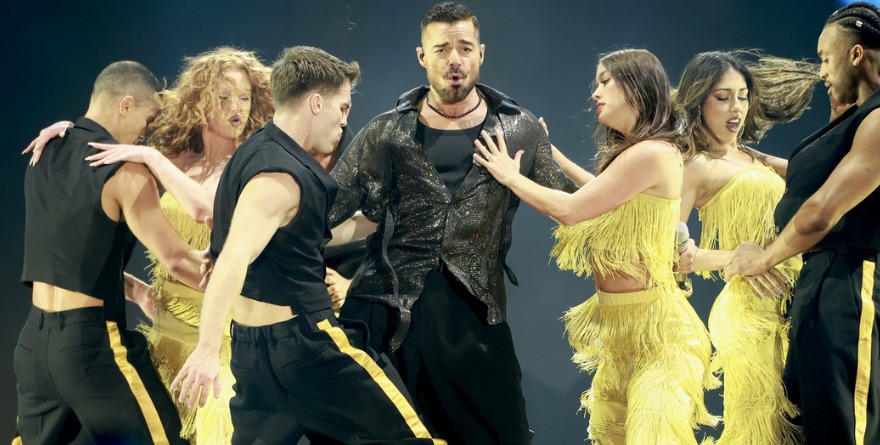 DA RICKY MARTÍN SHOW ENCANTADOR Y EXPLOSIVO