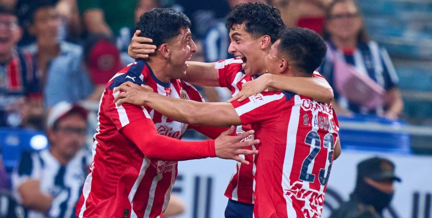 CHIVAS VENCE 3-2 A RAYADOS CON PENAL ATAJADO DEL ‘TALA’