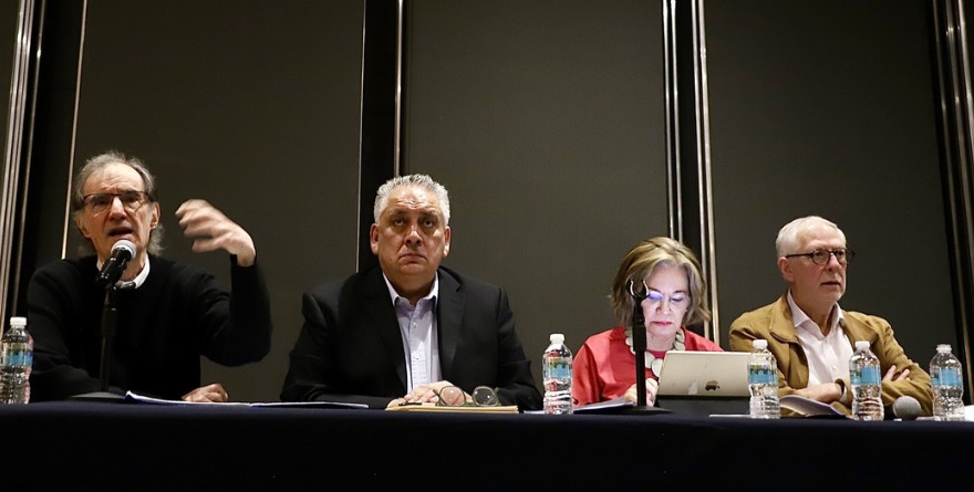 CRITICA WOLDENBERG: BUSCAN MÁS PODER