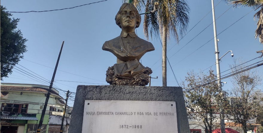 MARÍA ENRIQUETA Y LA RECOLECTORA