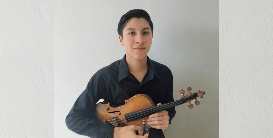 JOVEN VIOLINISTA CONQUISTA ESCENARIOS
