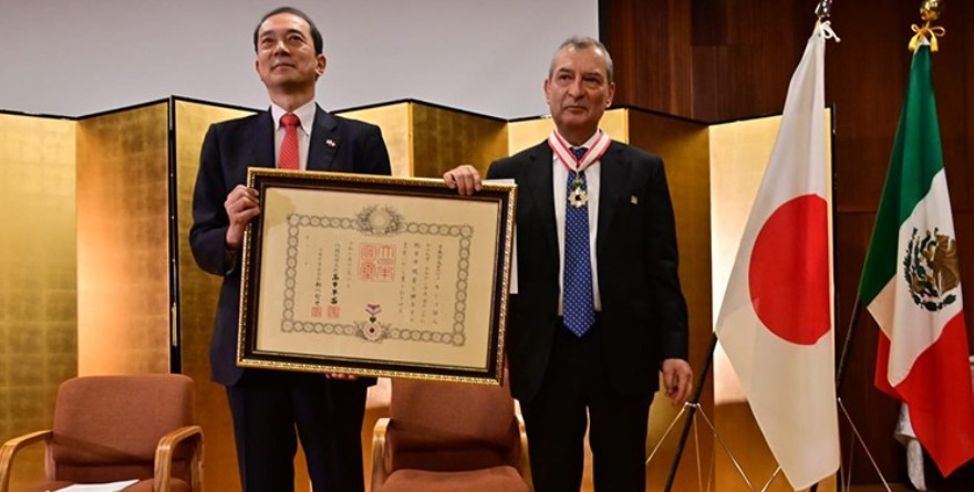 ORDEN DEL SOL NACIENTE A HISTORIADOR MEXICANO