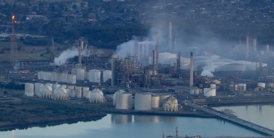 EXTINGUEN BOMBEROS INCENDIO EN REFINERÍA DE AUSTRALIA