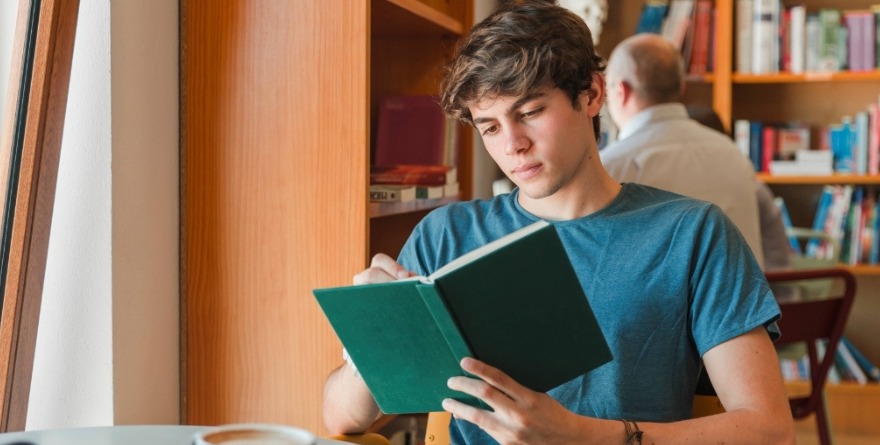 FUROR POR LOS LIBROS JUVENILES
