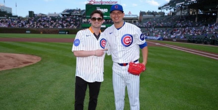 LANZA PATO O’WARD PRIMERA BOLA EN WRIGLEY FIELD