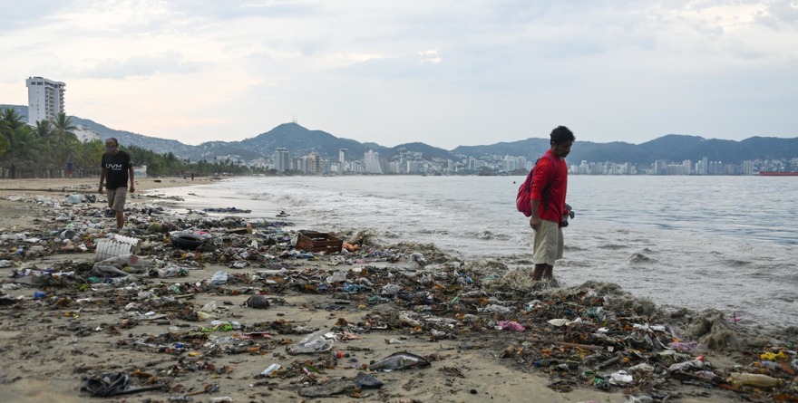 RECOGEN 20 TONELADAS DE BASURA EN PLAYAS DE ACAPULCO