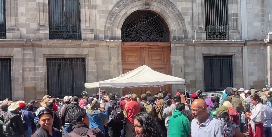 CIERRAN CAMPESINOS ACCESO A PALACIO NACIONAL