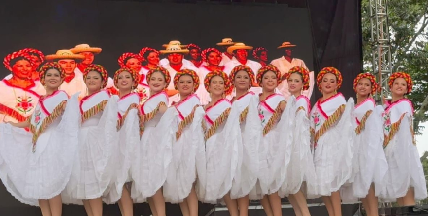 BALLET FOLKLÓRICO POR AMOR AL ARTE EN LA FERIA DEL CAFÉ