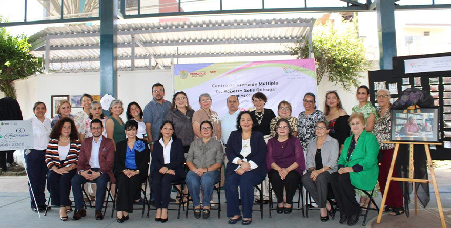 CAM DRSQ CELEBRA 60 AÑOS