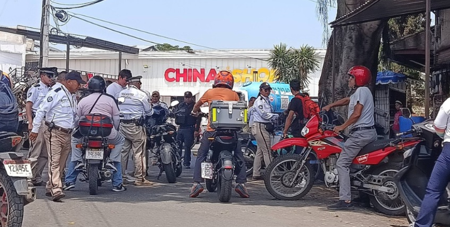VAN CONTRA MOTOS SIN PLACAS EN COATEPEC