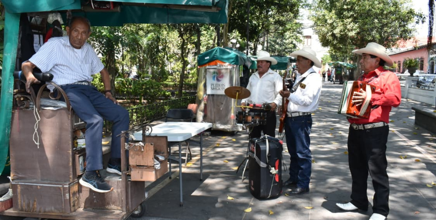 DON MOI: 72 AÑOS DANDO BRILLO A LA HISTORIA DE COATEPEC
