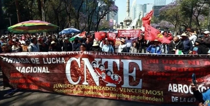 ALISTAN CNTE Y MARX ARRIAGA MARCHA POR EL DÍA DEL MAESTRO
