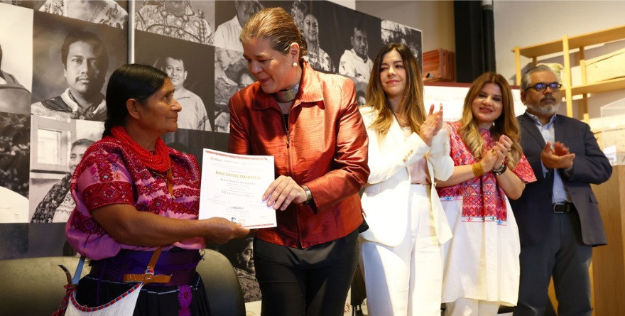 PREMIA FONART ARTE TSOTSIL LLEVADO AL TELAR