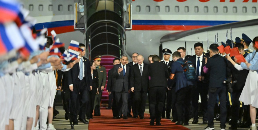 SE REÚNE PUTIN EN CEREMONIA DE BIENVENIDA CON XI EN BEIJING