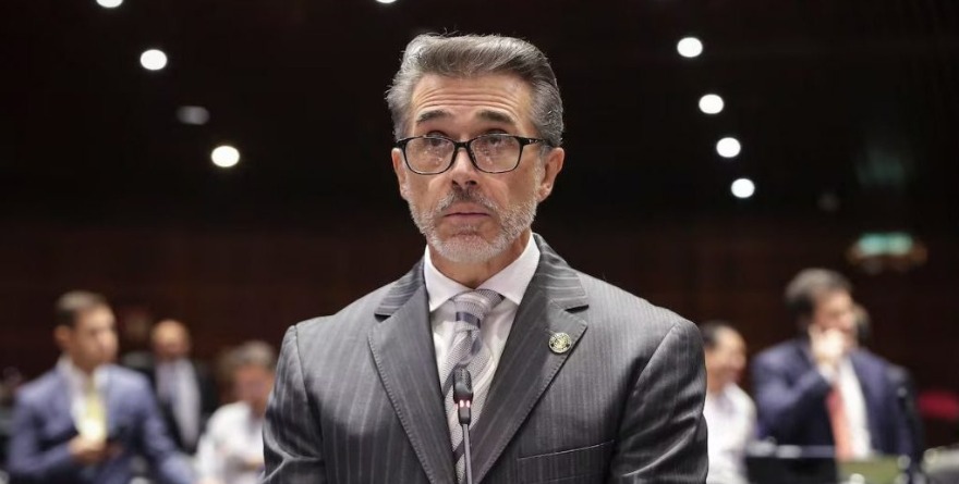 ORDENAN DAR DE BAJA A MAYER EN MORENA; ACUSAN DAÑO A IMAGEN