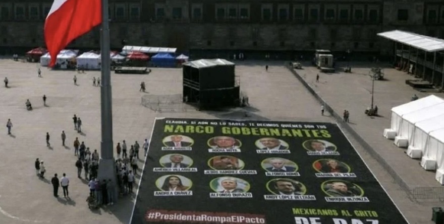DESPLIEGAN OTRA VEZ MANTA CONTRA ‘NARCOPOLÍTICOS’ EN ZÓCALO