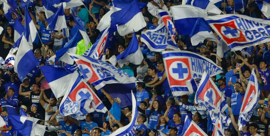 CIERRA PUMAS ACCESO A BARRA DE CRUZ AZUL PARA LA FINAL