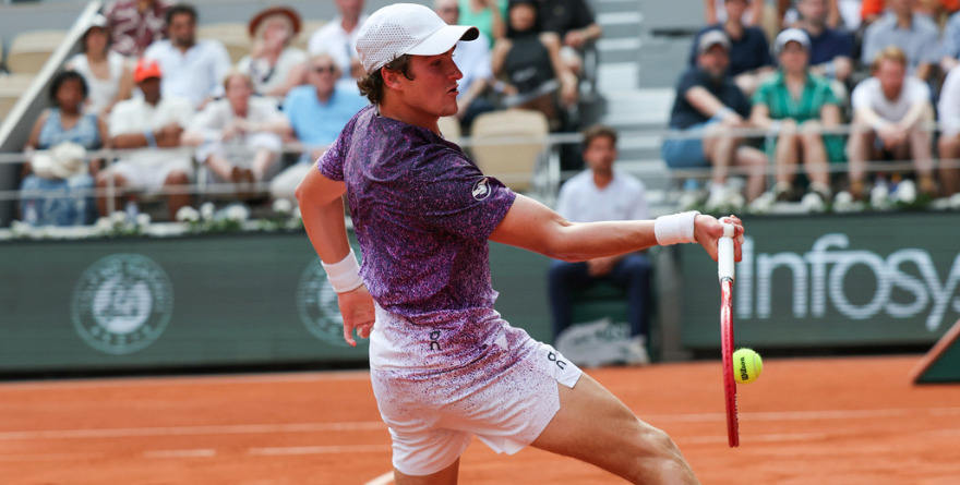 PASA FONSECA A CUARTOS DE ROLAND GARROS; SE MEDIRÁ A MENSIK