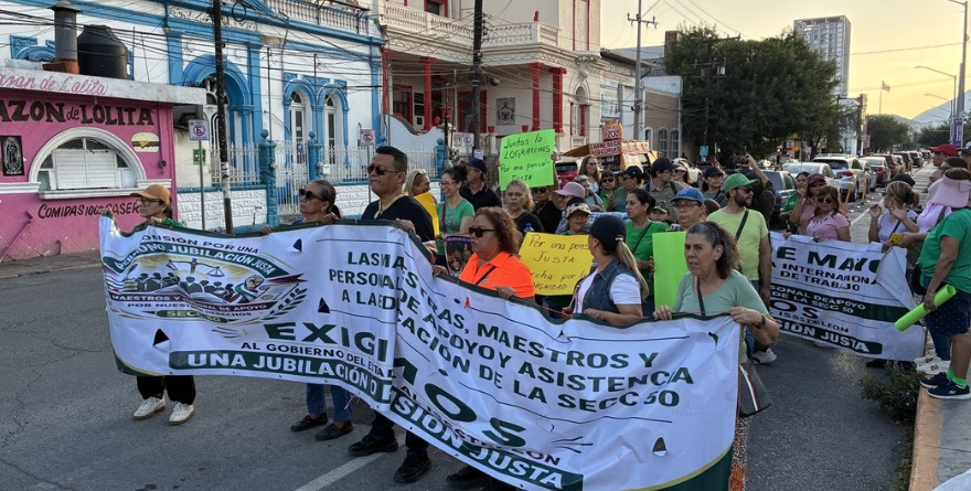 PROTESTAN MAESTROS CONTRA LEY DEL ISSSTELEÓN