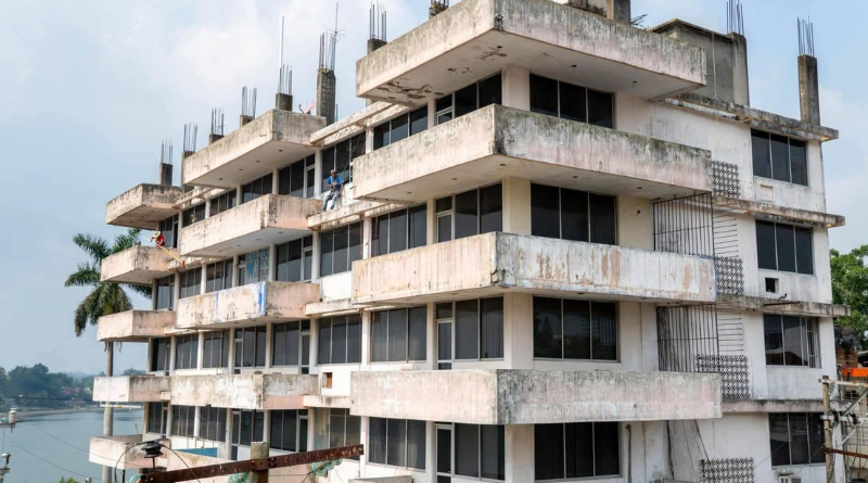TUXPAN: EL EDIFICIO DE LA SOSPECHA