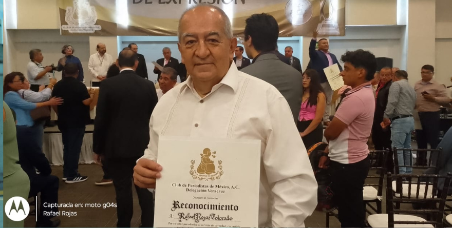 RAFAEL ROJAS RECIBE PREMIO ESTATAL DE PERIODISMO