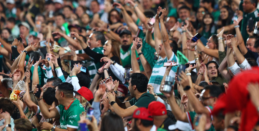 DEBERÁ FMF PAGAR DOS MULTAS POR GRITO HOMOFÓBICO
