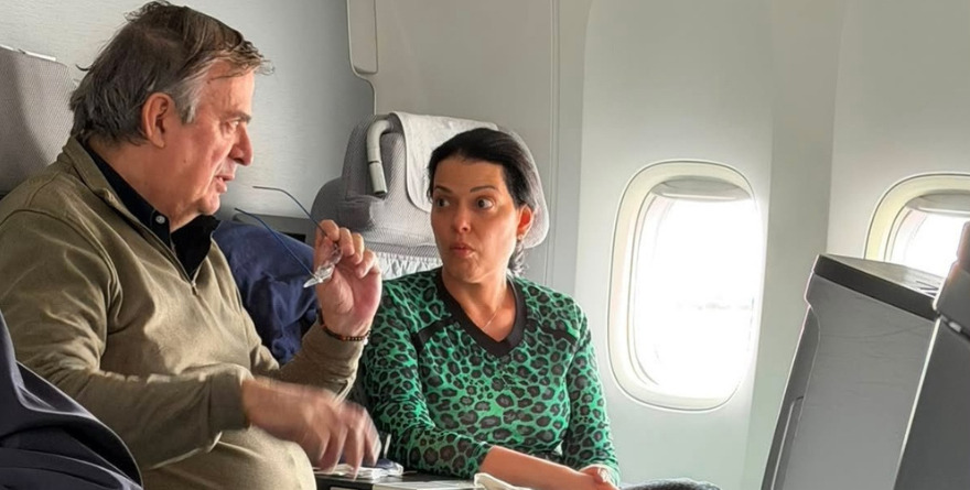 CAPTAN A EBRARD EN VUELO DE CLASE EJECUTIVA RUMBO A ALEMANIA