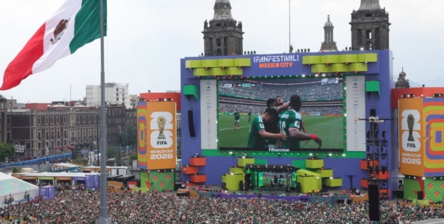ABARROTAN FAN FEST EN EL ZÓCALO
