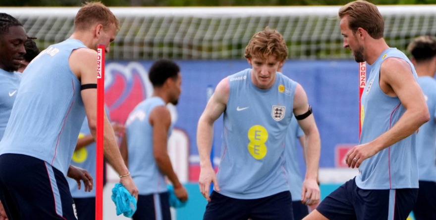 ROBAN A INGLATERRA EQUIPAMIENTO DURANTE TRASLADO EN EU