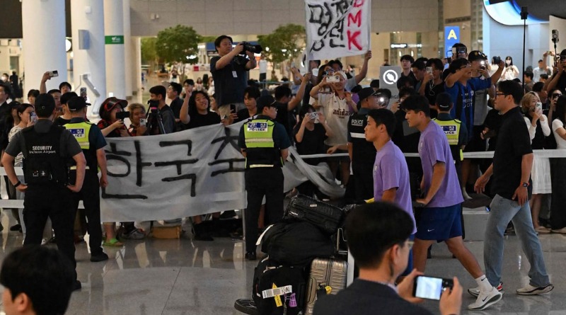 ABUCHEOS RECIBEN A COREA DEL SUR TRAS QUEDAR ELIMINADA