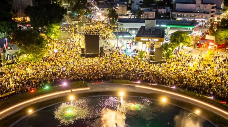 DÍA DE FIESTA: LOS COLOMBIANOS TOMAN LA MINERVA